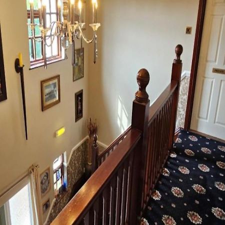 Parc Lodge Guesthouse Бридженд Екстериор снимка