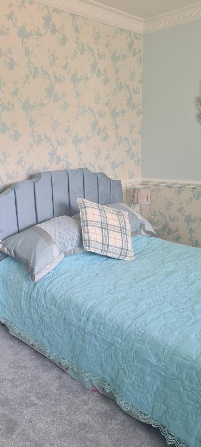 Parc Lodge Guesthouse Бридженд Екстериор снимка