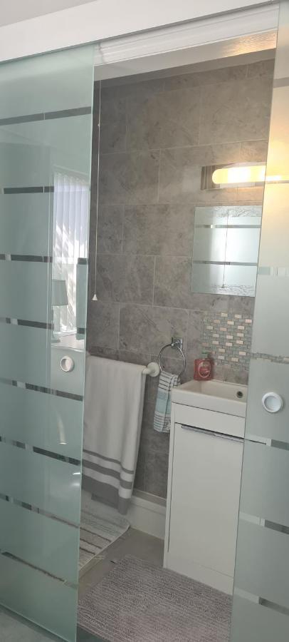 Parc Lodge Guesthouse Бридженд Екстериор снимка