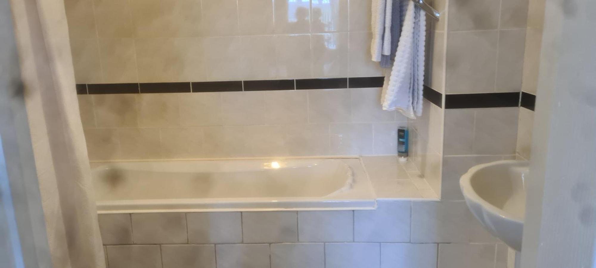 Parc Lodge Guesthouse Бридженд Стая снимка