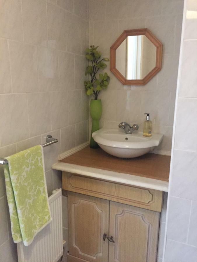 Parc Lodge Guesthouse Бридженд Екстериор снимка